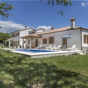 6 bedroom villa with pool near Labin, Istria, sleeps 12